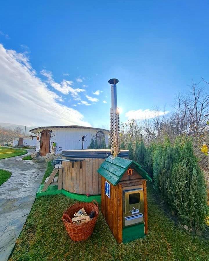 Satul Cu Flori Hotel Buzau Exterior photo